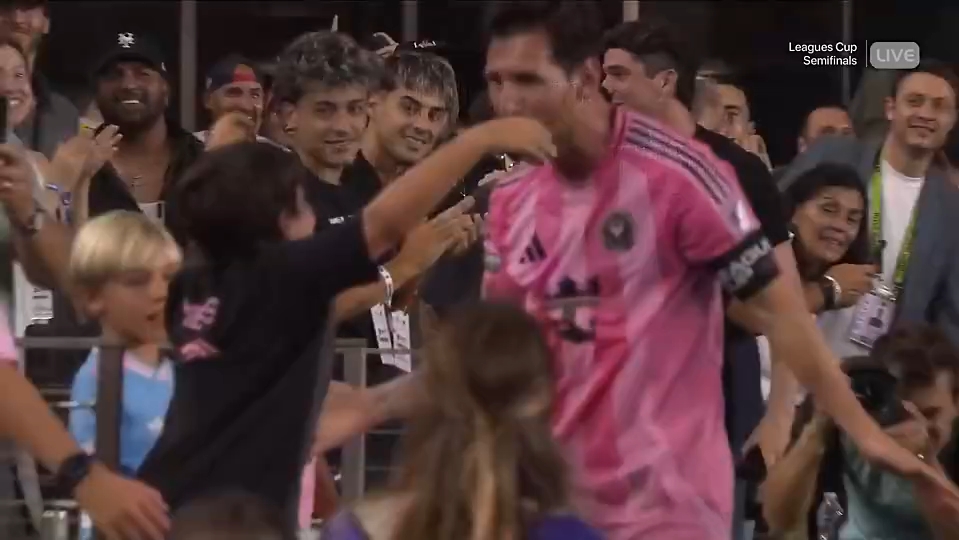 FPX不断突破！，梅西连续三场比赛得分超过锐不可当比赛高潮迭起-ayx