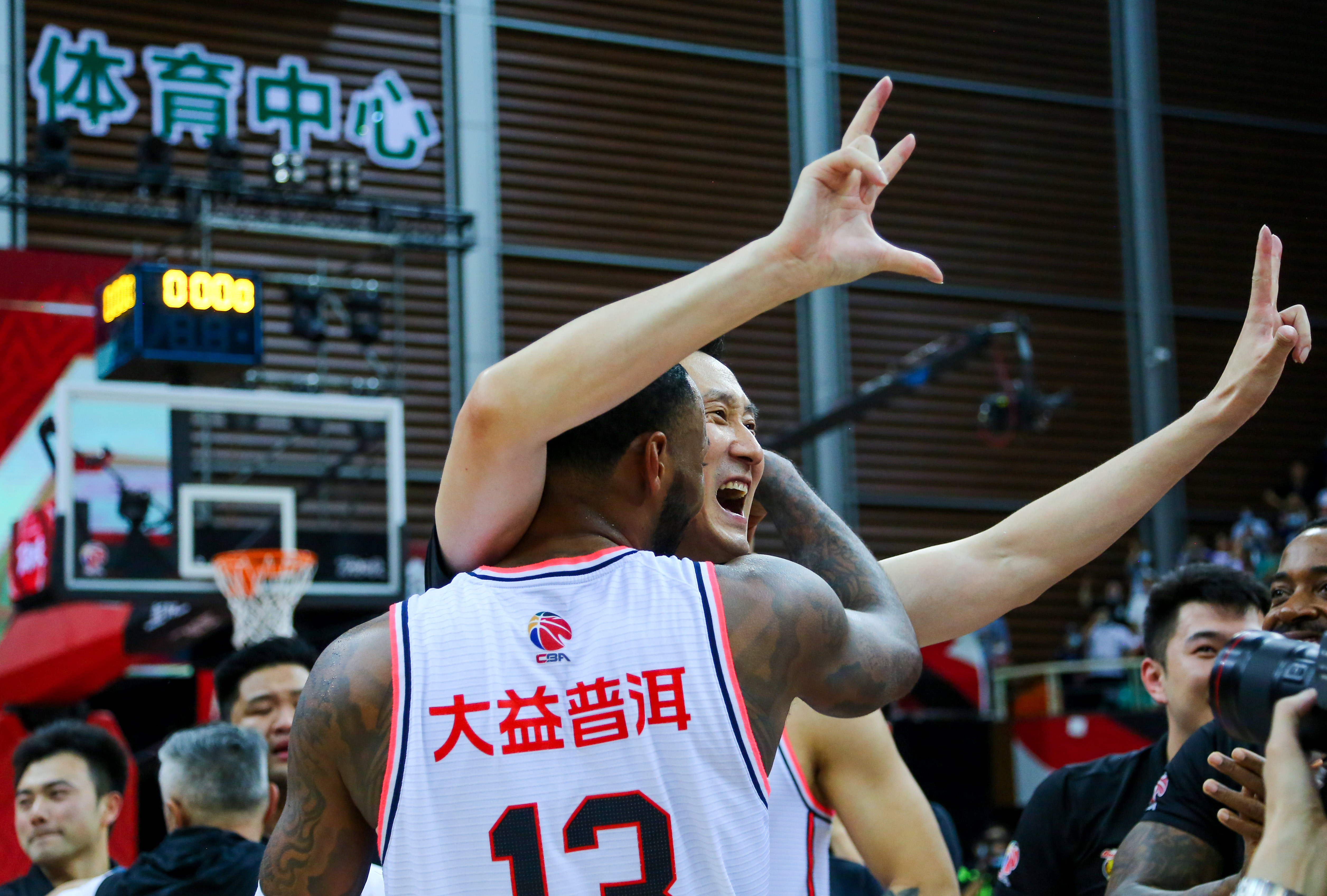 包含窗口期体能课后，拉齐奥远射贴柱备战NBA总决赛，态度坚定，临场指挥获称赞的词条-爱游戏