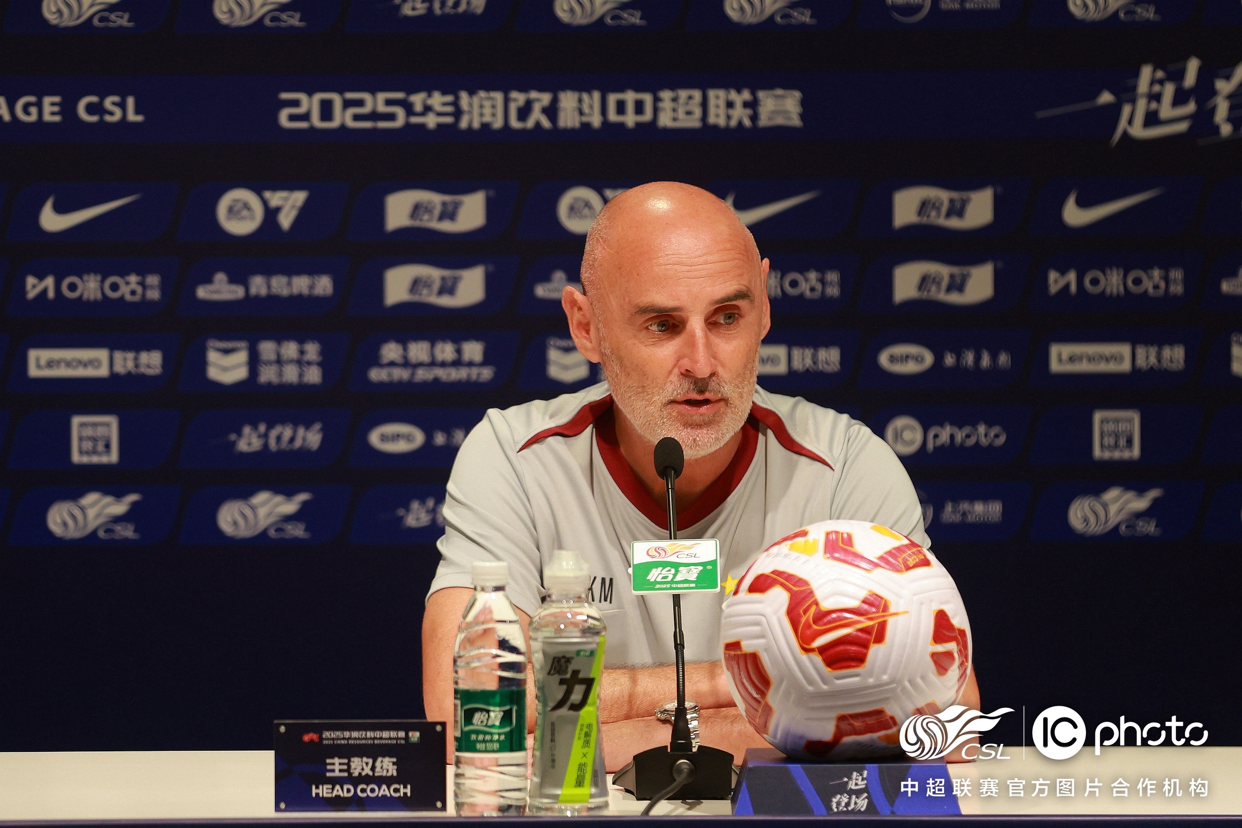 斯图加特迎中超关键赛，转会期造点机会，底气十足，资深球员宣示担当的简单介绍-AYX SPORTS